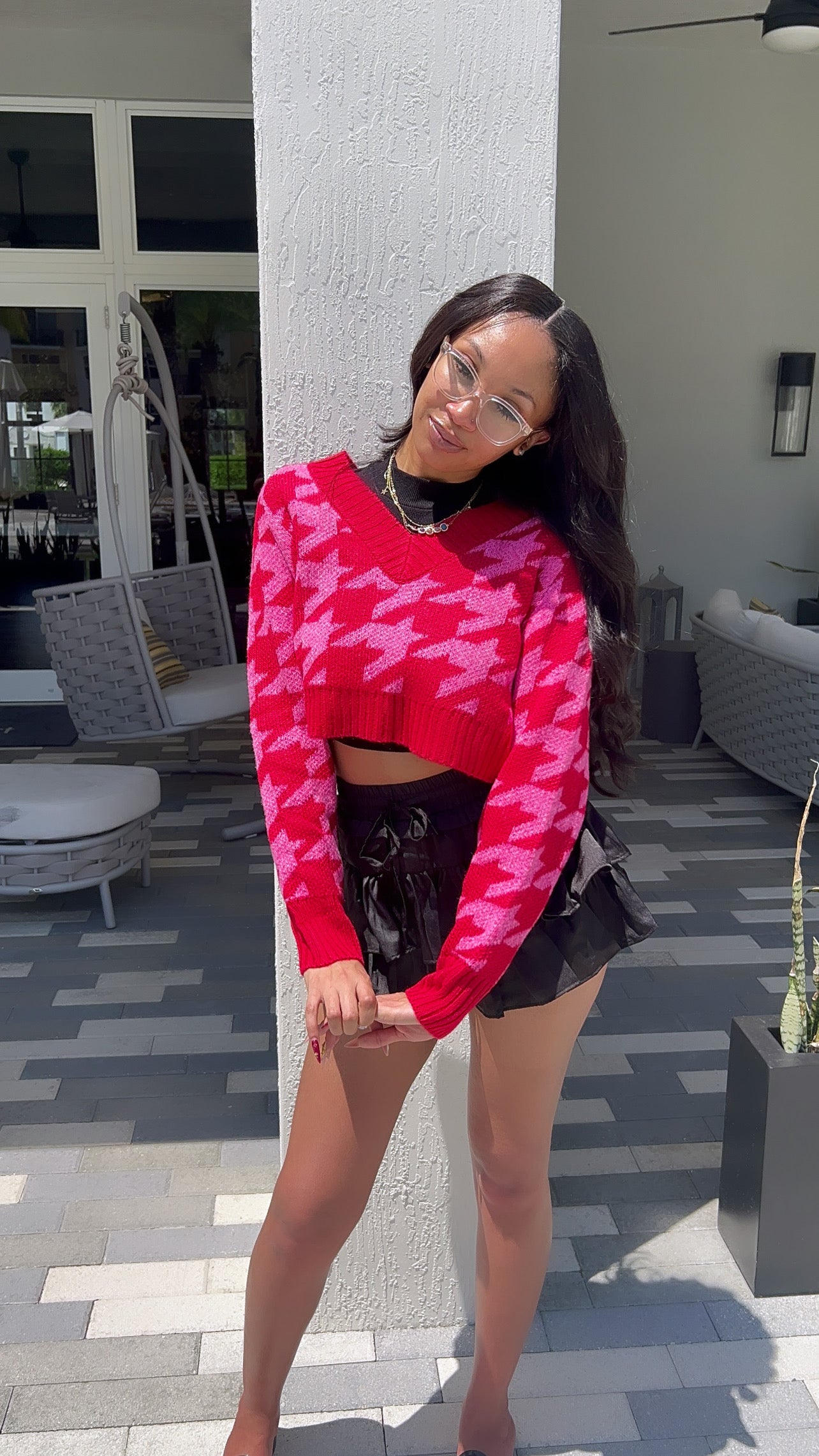 CROPPED V-NECK LARGE HOUNDSTOOTH SWEATER