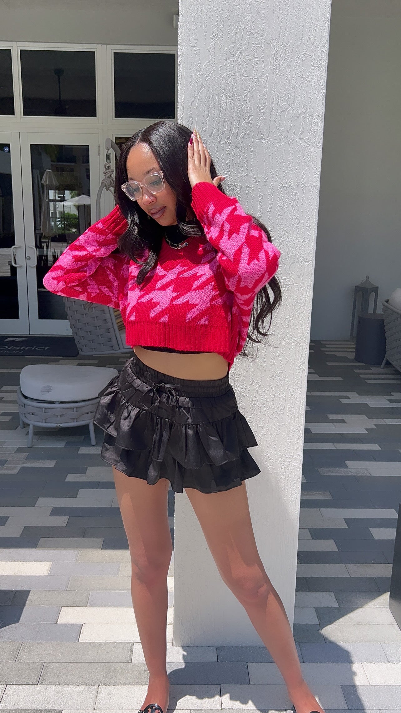CROPPED V-NECK LARGE HOUNDSTOOTH SWEATER